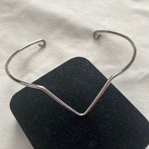 “V” collar silver